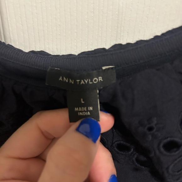 Ann Taylor Women’s Elegant Navy Lace Trim Blouse Top Sz. Large - Picture 4 of 7